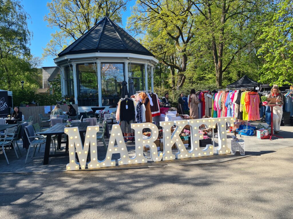 Sítící Písmenka na akci nápis MARKET